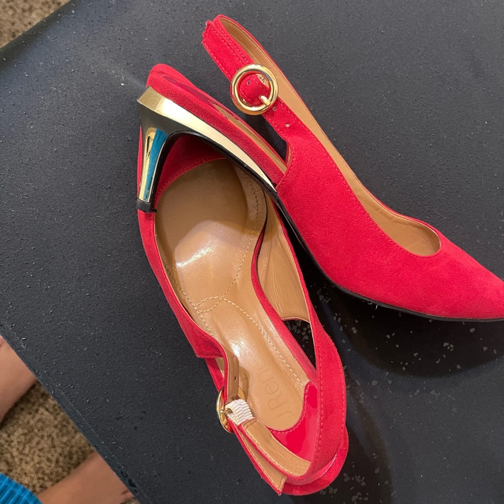 Chic Red Suede Heels with Ankle Strap - Picture 3 of 8